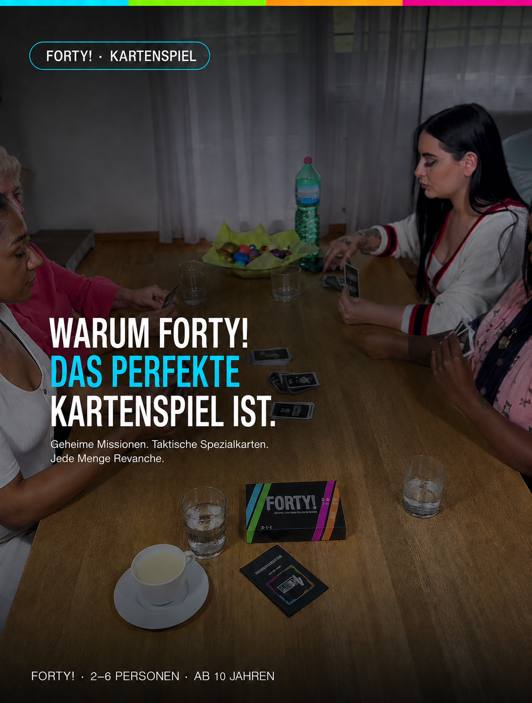 Warum FORTY! das perfekte Kartenspiel ist: Vier Personen spielen gemeinsam eine Runde FORTY! am Tisch.